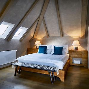 Deluxe Studio